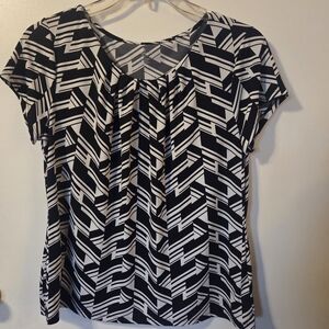 Worthington short-sleeved top with a black and white geometric pattern